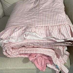 Beddy’s “Flutterby” Full size comforter with minky lining.